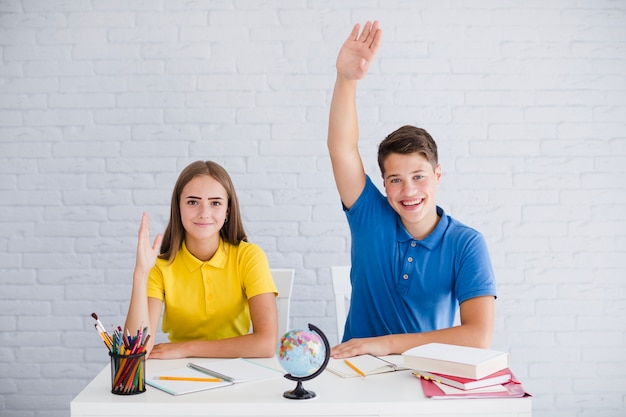 Foto grátis os alunos querem responder