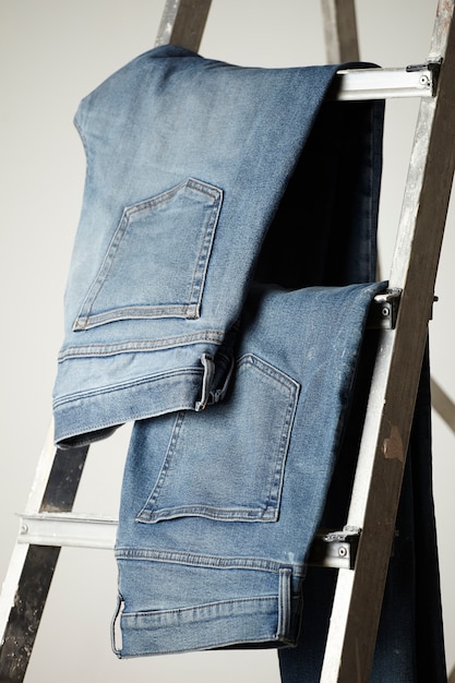 os detalhes de tecido jeans azul
