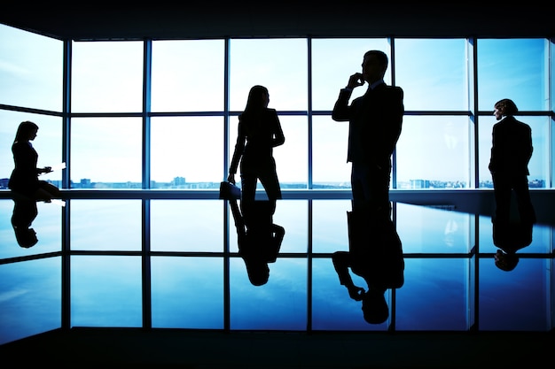 Foto grátis os executivos prontos para uma reunião