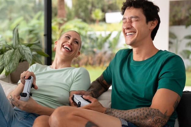 Os jogadores se divertem jogando videogame