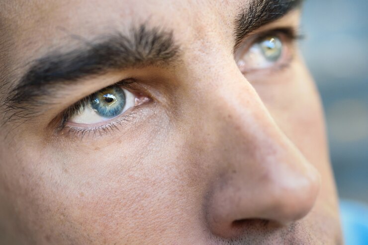 Foto grátis os olhos azuis de um homem