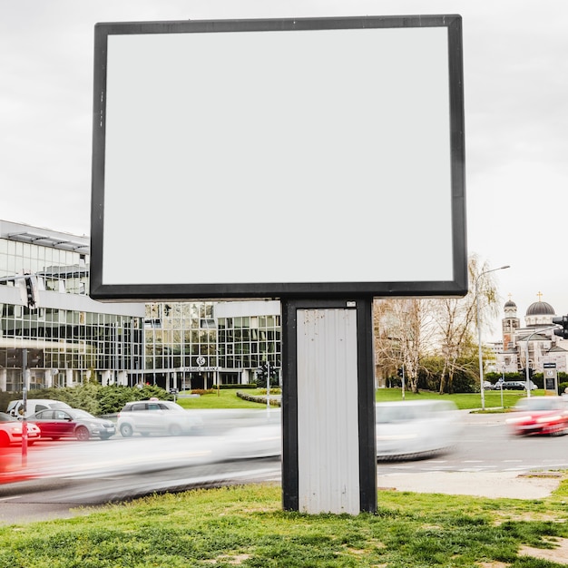 Outdoor em branco pronto para novo anúncio