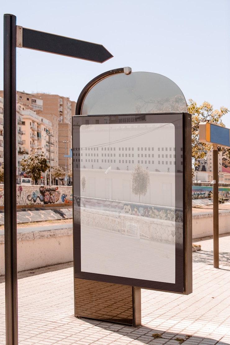 Foto grátis outdoor perto da placa na calçada