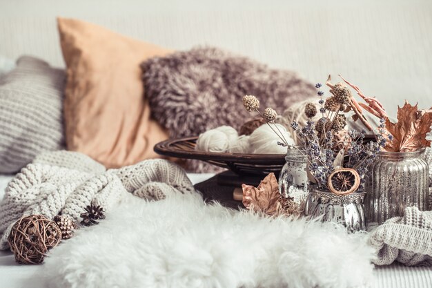 Outono ainda vida decoração de casa em uma casa aconchegante.
