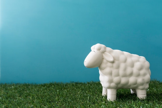 Foto grátis ovelhas decorativa para o dia da páscoa
