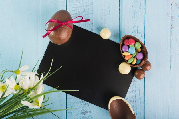 Ovos de Choco e papel em branco