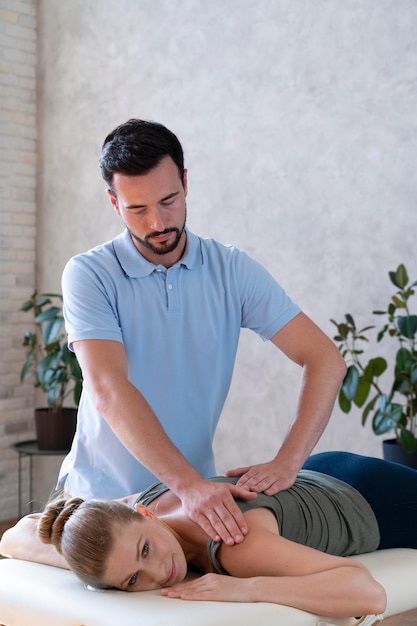 Paciente em fisioterapia média dose