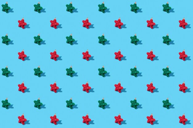 Padrão de composição de elementos decorativos de natal de vista superior