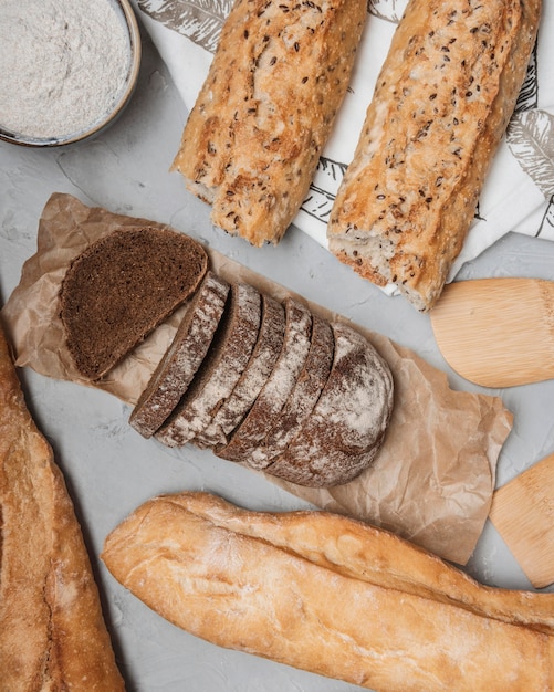 Foto grátis pães crocantes de pão plano