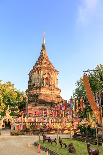 Pagode dourado no templo Wat Lok Moli em Chiang Mai, norte da Tailândia