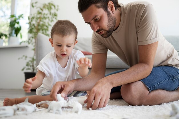 Pai passando tempo de qualidade com seu filho