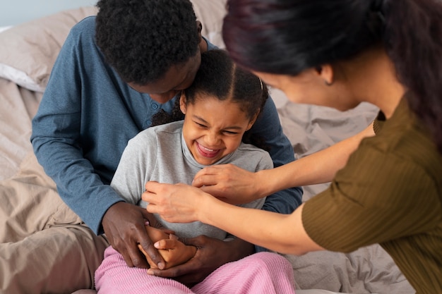 Pais e filhos felizes de alto ângulo