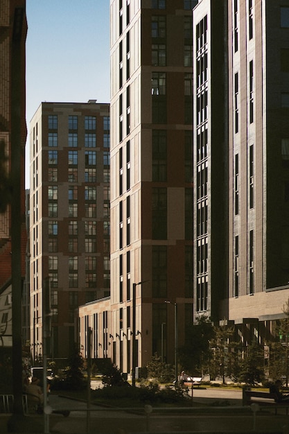 Foto grátis paisagem analógica da cidade com edifícios