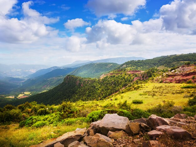 Paisagem das montanhas dos Pirenéus no verão