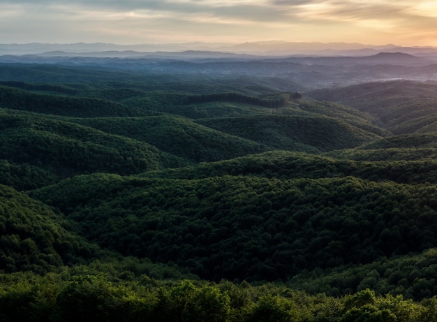 Foto grátis paisagem por do sol nas montanhas