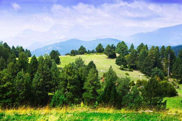 Paisagem típica das montanhas nos Pirenéus