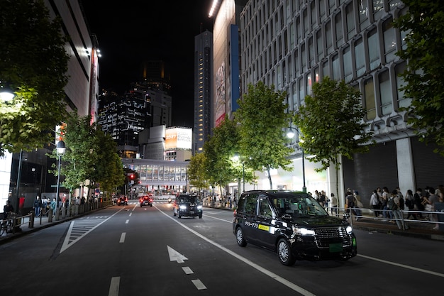 Foto grátis paisagem urbana à noite com luzes da cidade