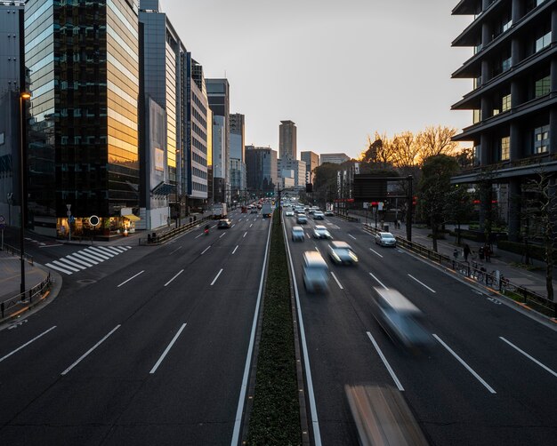 Paisagem urbana do Japão com trânsito