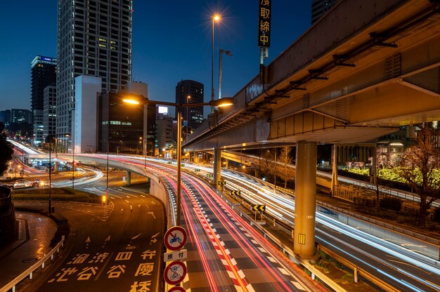 Paisagem urbana noturna do Japão