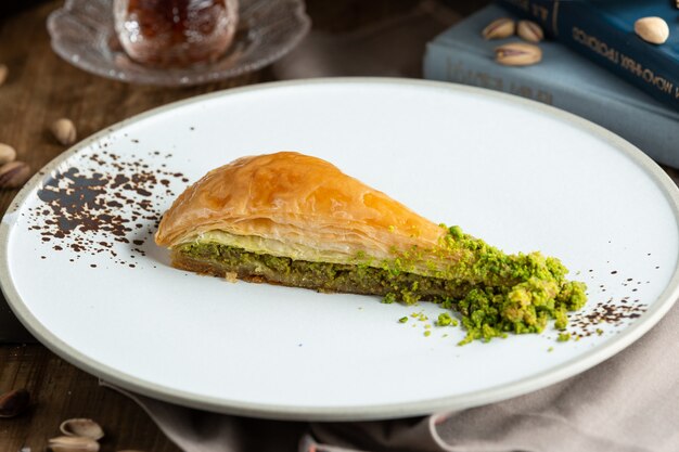 Pakhlava de sobremesa turca com pistache.