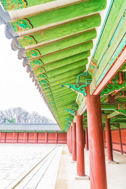 Palácio de Changdeokgung Arquitetura tradicional bonita em Seul, Coréia