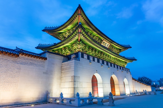 Palácio de Gyeongbokgung à noite em seul, Coreia do Sul.