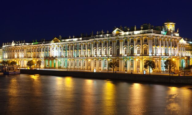 Palácio de Inverno na noite