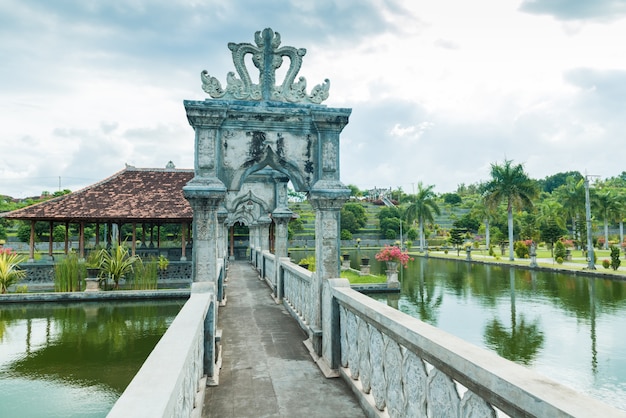 Palácio do templo da água de Karangasem em Bali