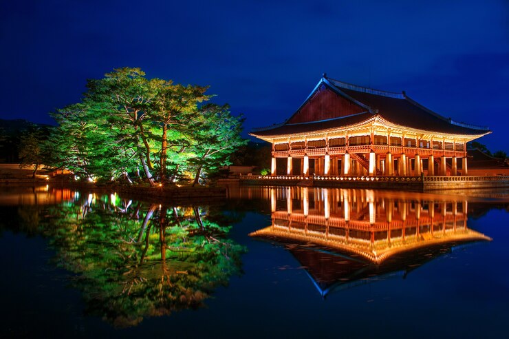 Foto grátis palácio gyeongbokgung à noite em seul, coreia