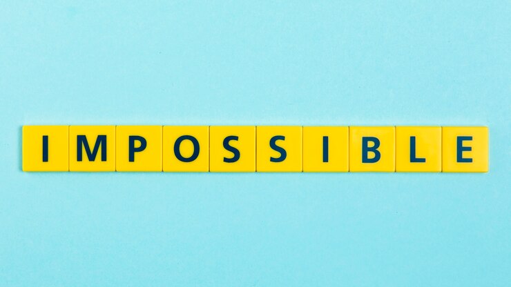Foto grátis palavra impossível em telhas scrabble