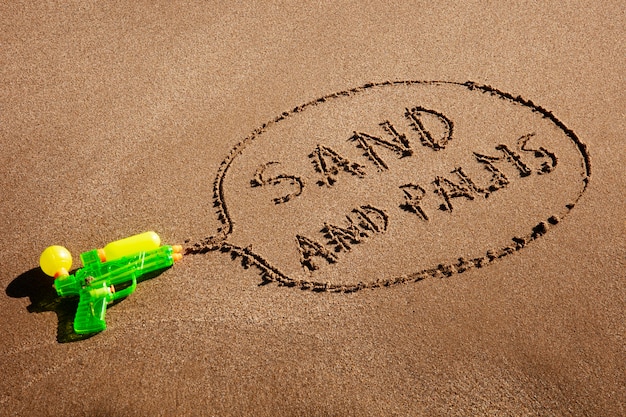 Foto grátis palavras na areia sobre o verão