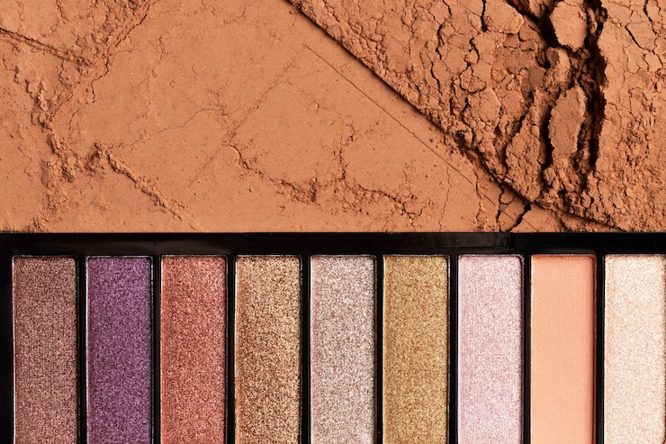 Foto grátis paleta de sombras com vários tons e pó cosmético