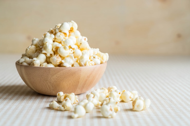 Foto grátis palhaço de caramelo na mesa