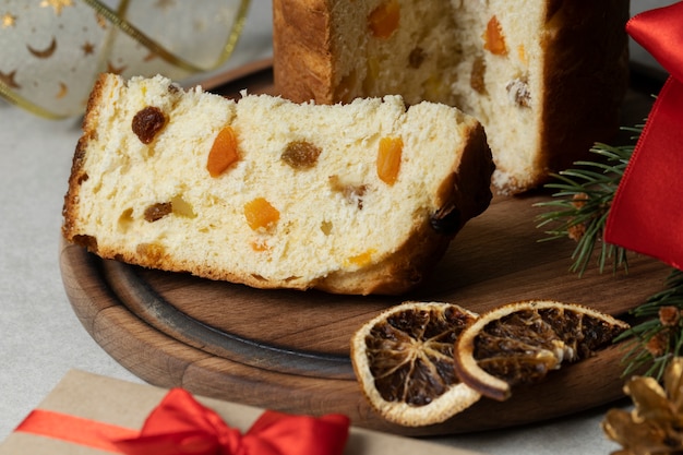 Panetton delicioso de alto ângulo de natal