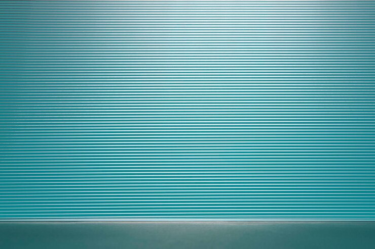 Foto grátis pano de fundo azul do produto com vidro estampado