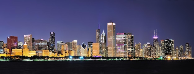 Foto grátis panorama da noite de chicago