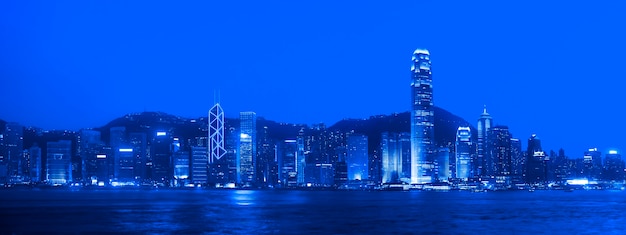 Panorama de Hong Kong à noite.