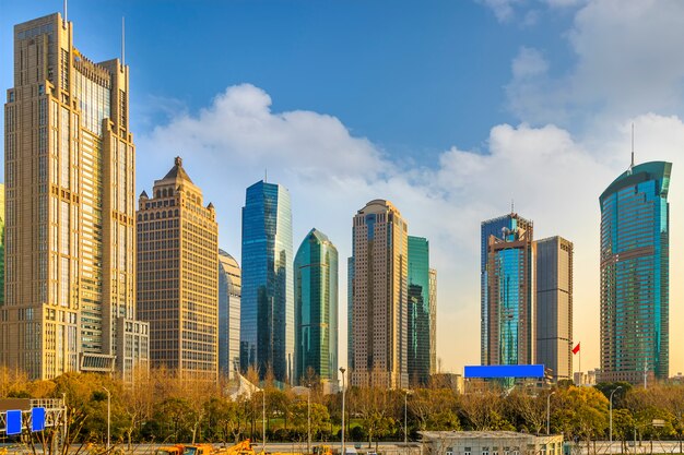 Panorama pudong negócio reflexão céu escritório