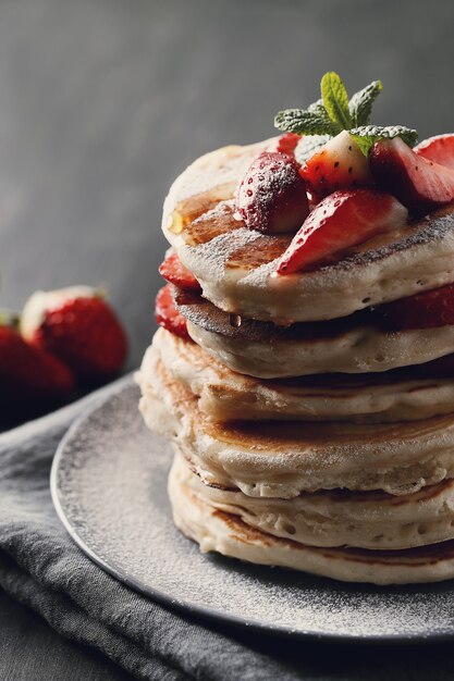 Panquecas deliciosas com morangos