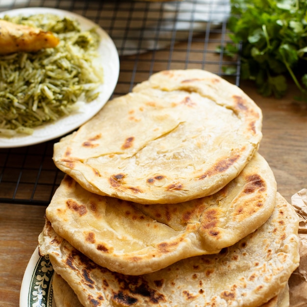 Pão árabe com receita indiana tradicional de arroz