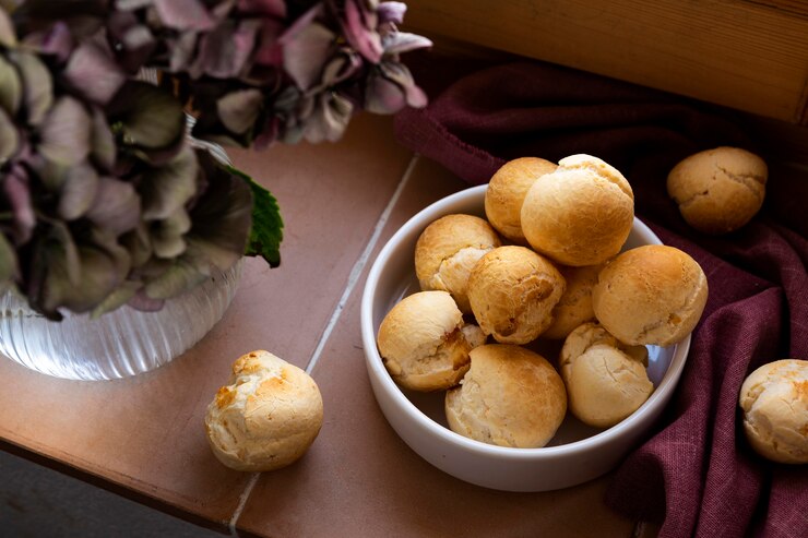 Foto grátis pão de queijo delicioso assado