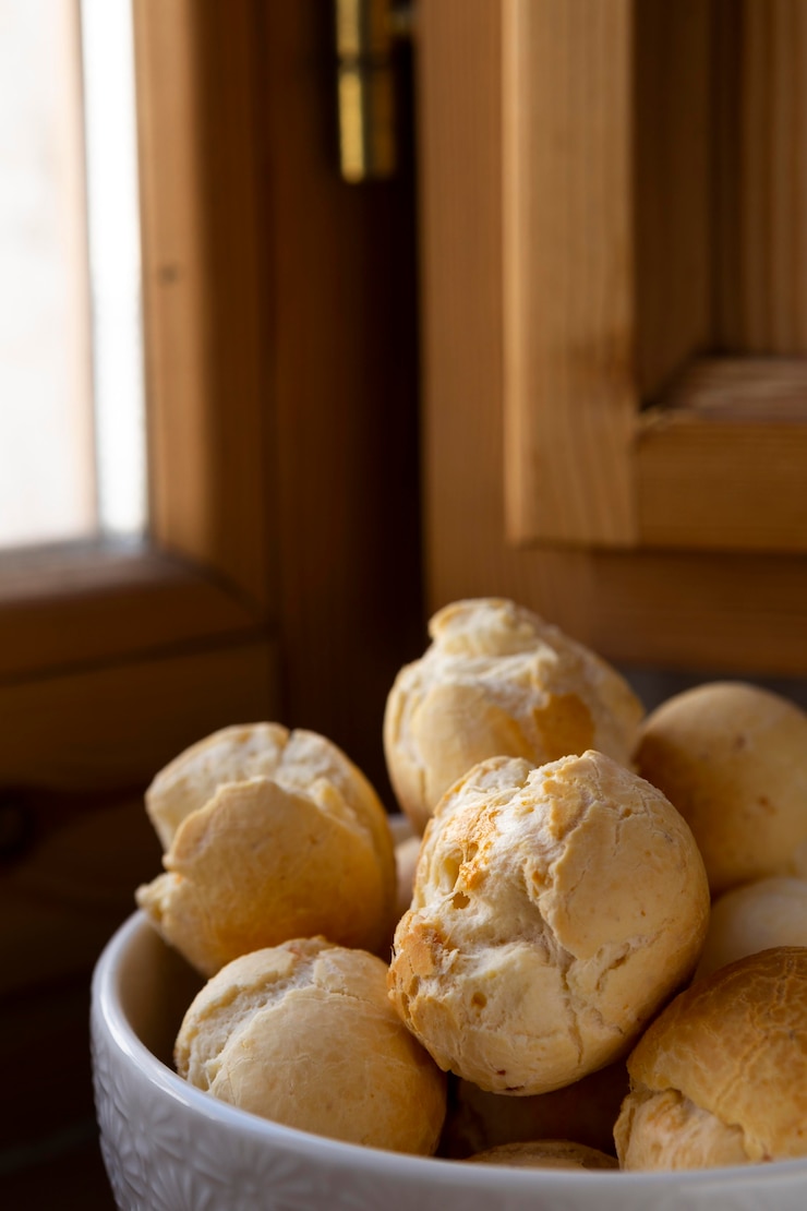 Foto grátis pão de queijo delicioso assado