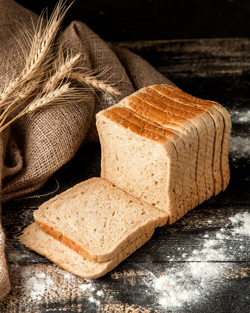 Pão de trigo de vista lateral