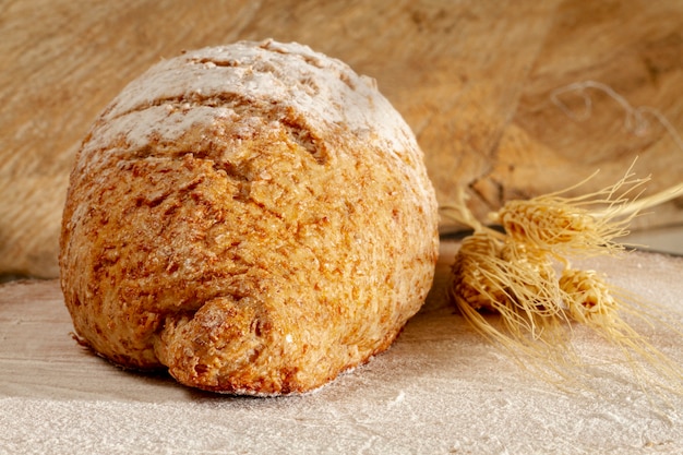 Pão de vista frontal com trigo