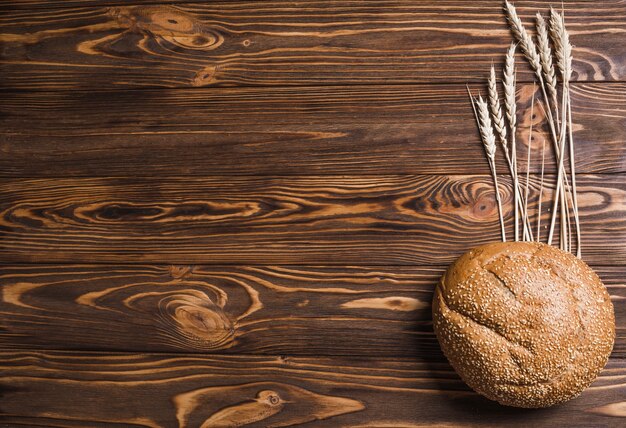 Pão e trigo com espaço à esquerda