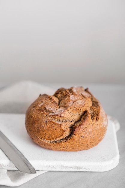 Foto grátis pão saboroso com faca