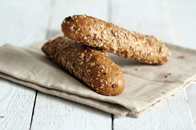 Foto grátis pão saboroso com sementes diferentes