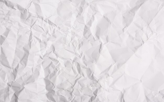 papel amassado fundo branco