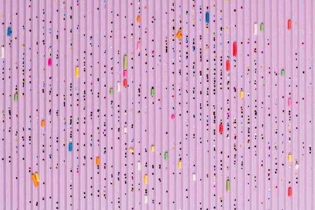Papel de parede de papel ondulado roxo com purpurina e glitter