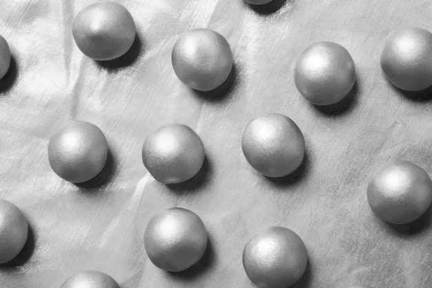 Papel de parede estético com bolas de prata